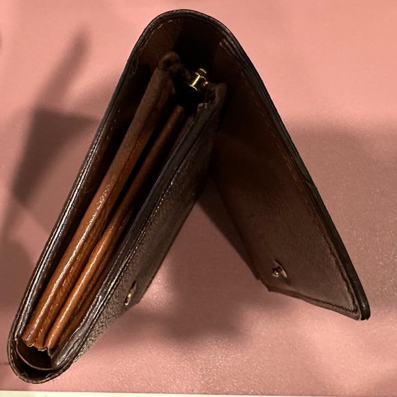 Great Condition - AUTHENTIC LV WALLET - Picture 4 of 13